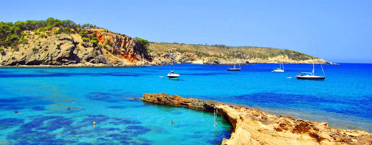 Ferienwohnungen und Ferienhäuser in Cala Tarida / Ibiza